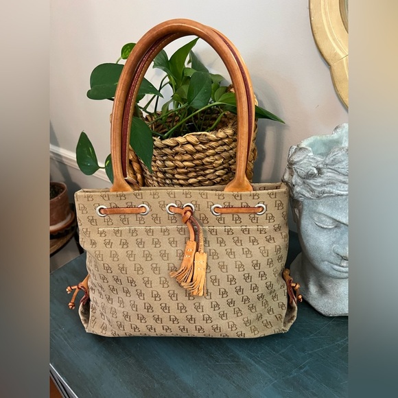 Vintage Dooney and Bourke Shoulder Bag Leather - Picture 1 of 9